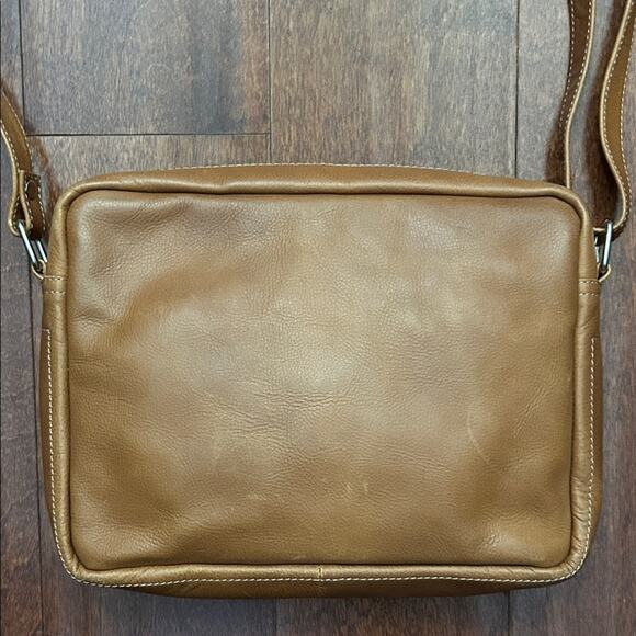 Artisan Mola and Leather Crossbody Bag with Multicolor Pattern - Picture 9 of 12